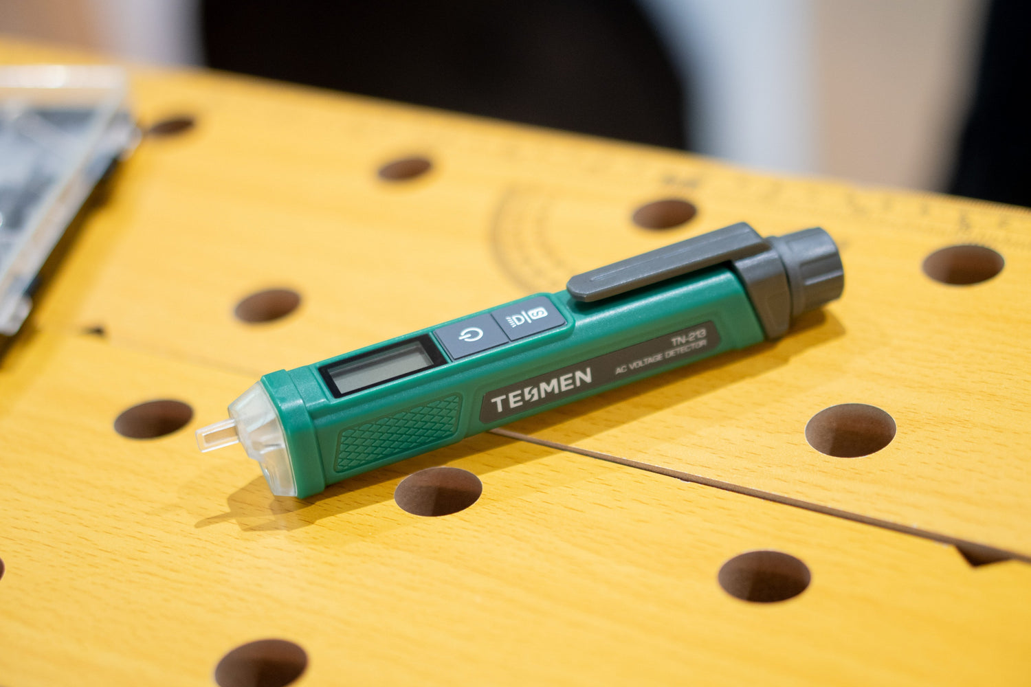 How Does a Voltage Tester Work? TESMEN